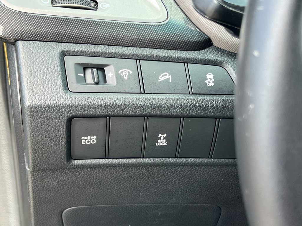 Used 2013 Hyundai Santa Fe Sport AWD/4WD image 29