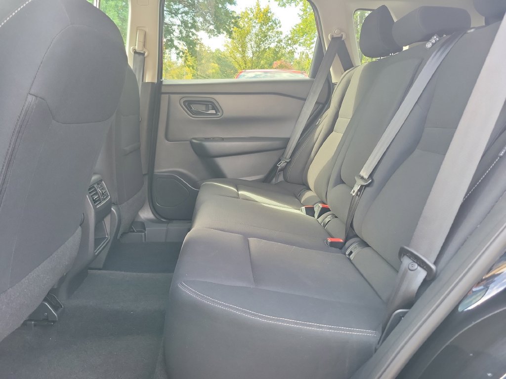 Used 2024 Nissan Rogue S FWD image 17