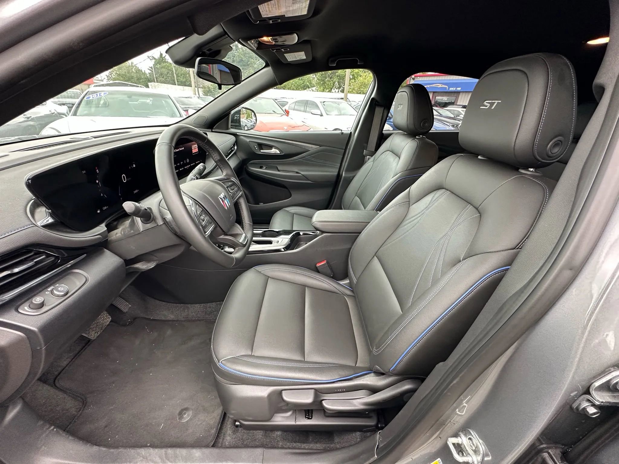 Used 2025 Buick Envista Sport Touring image 10