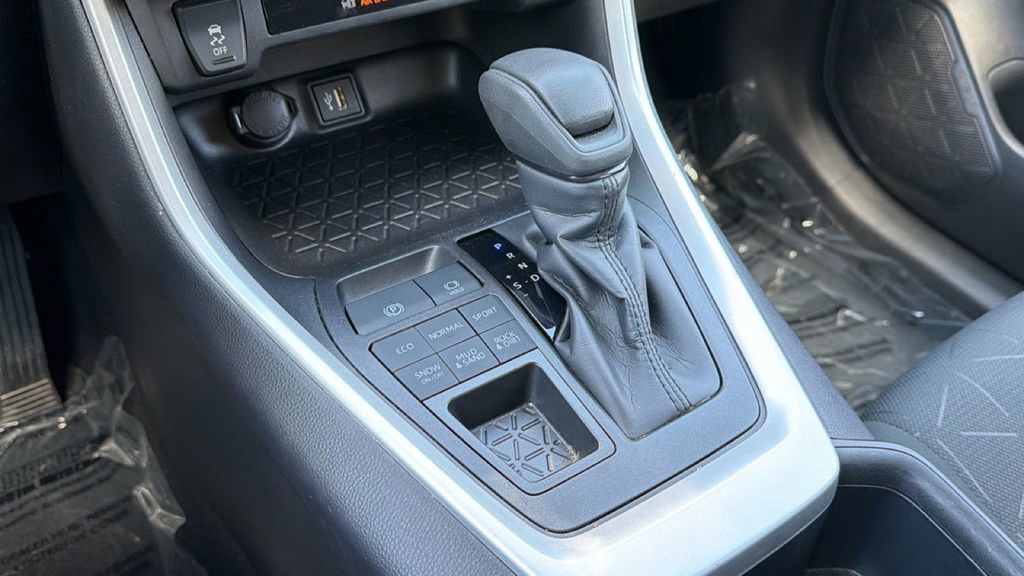 Certified 2025 Toyota RAV4 XLE image 31