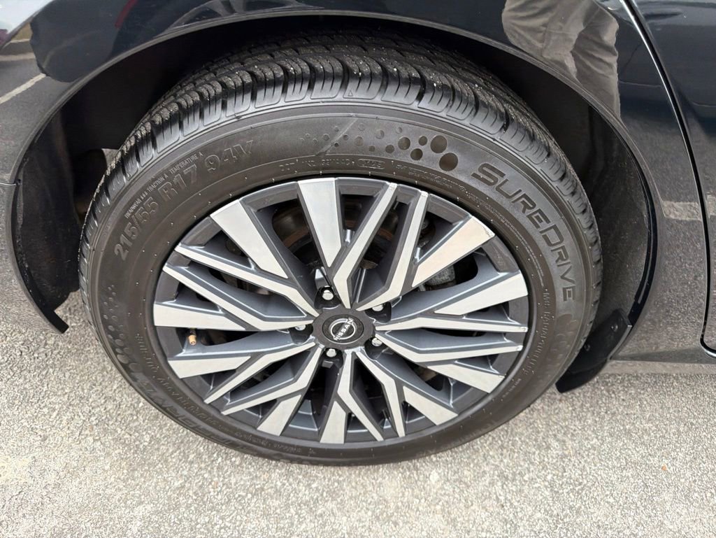 Used 2024 Nissan Altima 2.5 SV FWD image 12