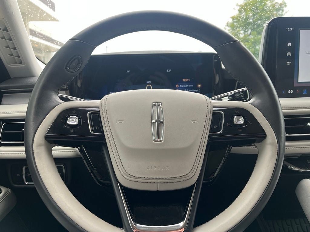 Certified 2025 Lincoln Aviator AWD image 23
