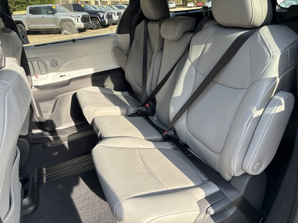New 2026 Toyota Sienna XLE image 16