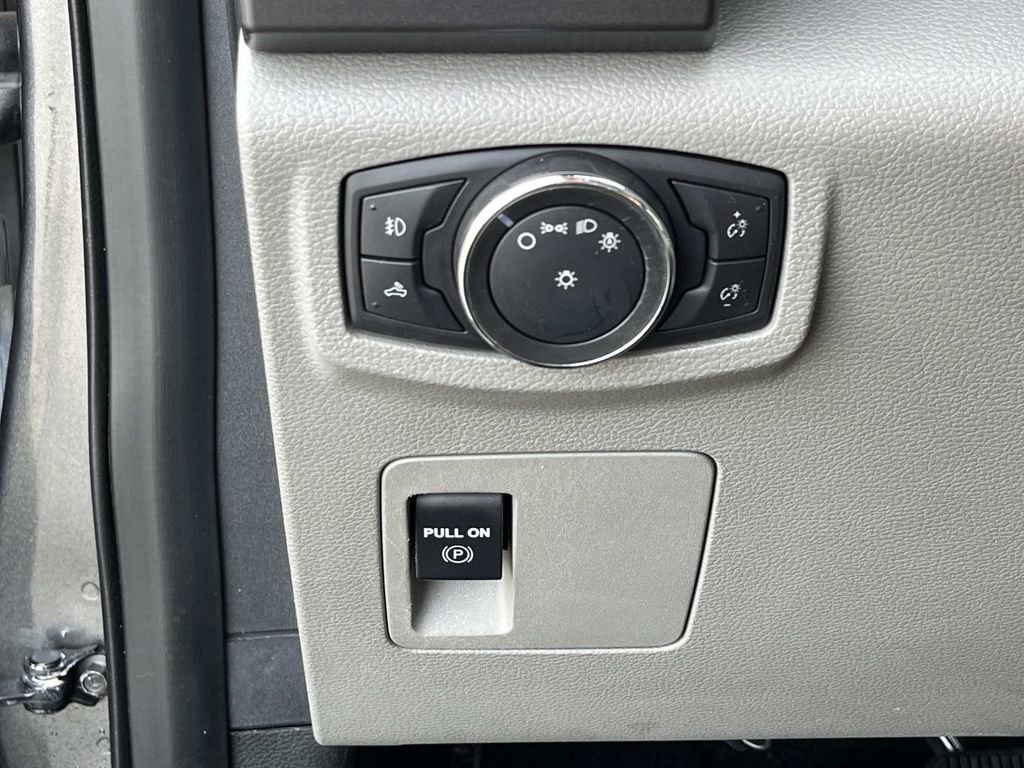 Used 2016 Ford F150 XLT image 23