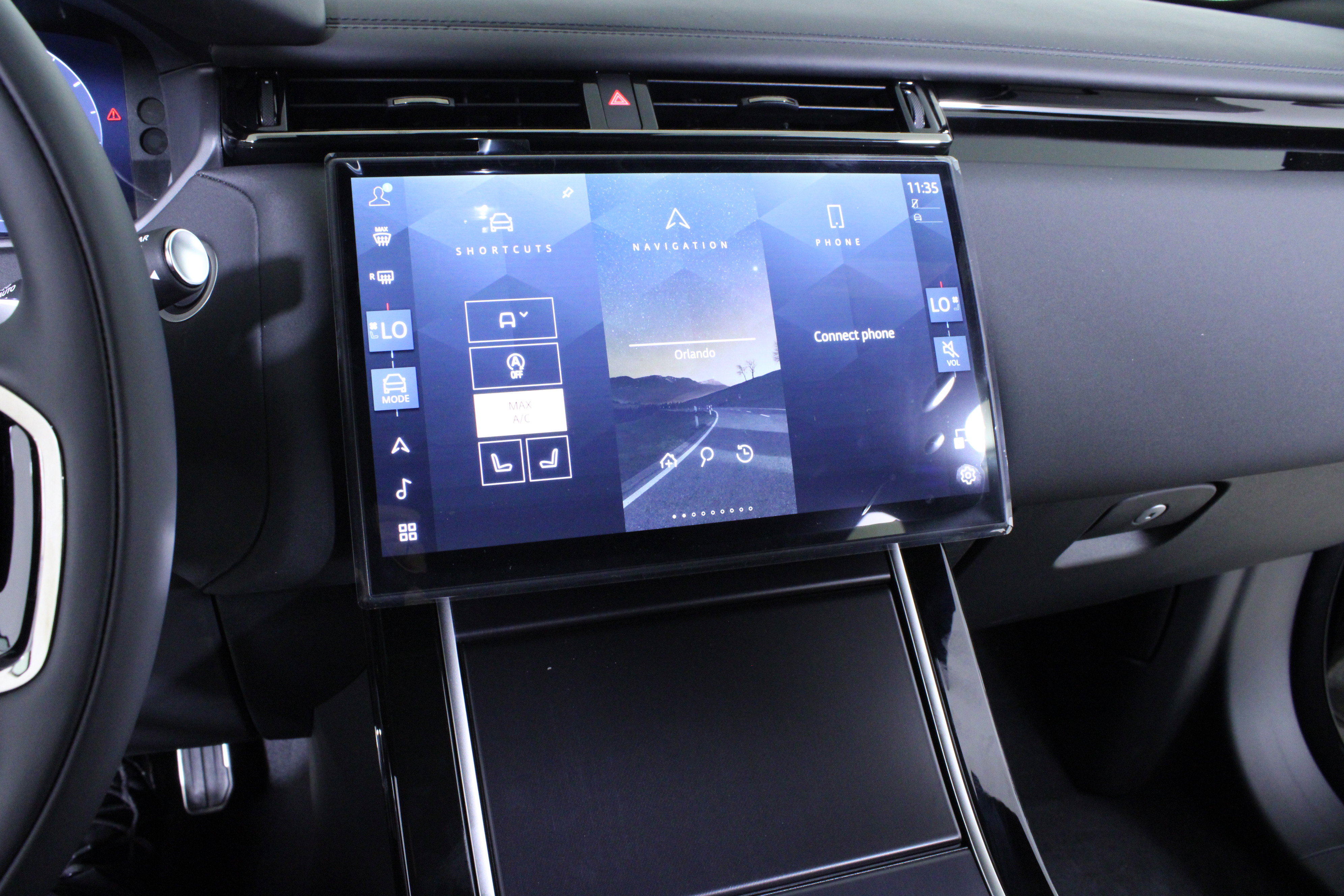 New 2026 Land Rover Range Rover Velar Dynamic SE image 18