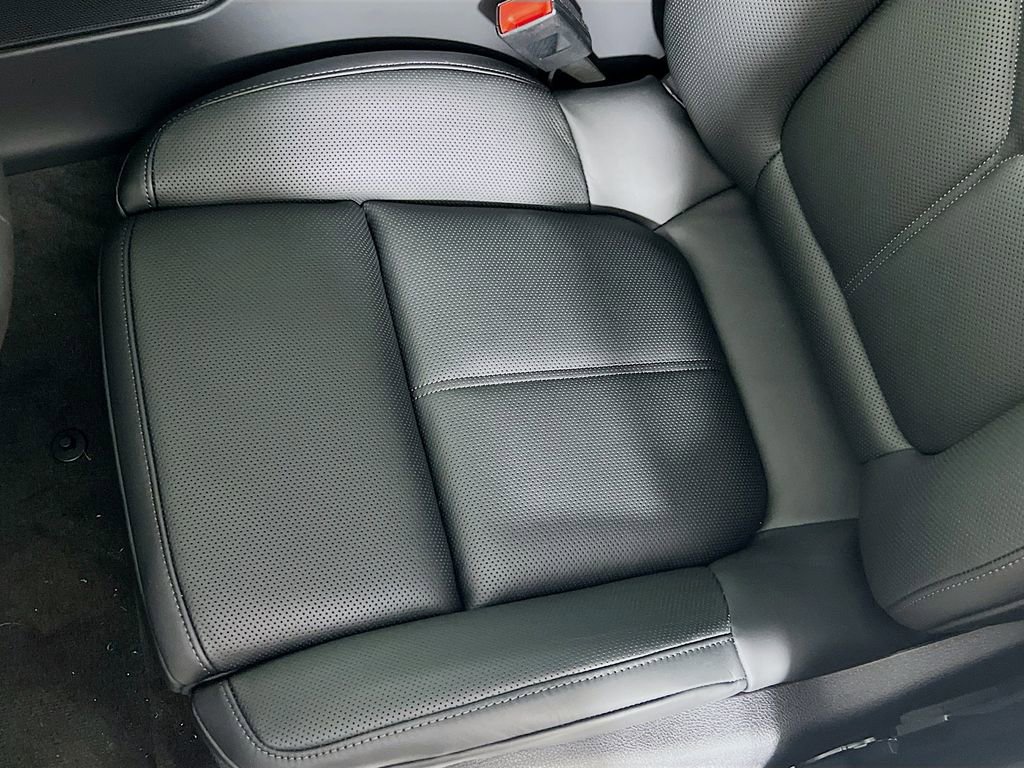 Certified 2026 Porsche Macan AWD/4WD image 22