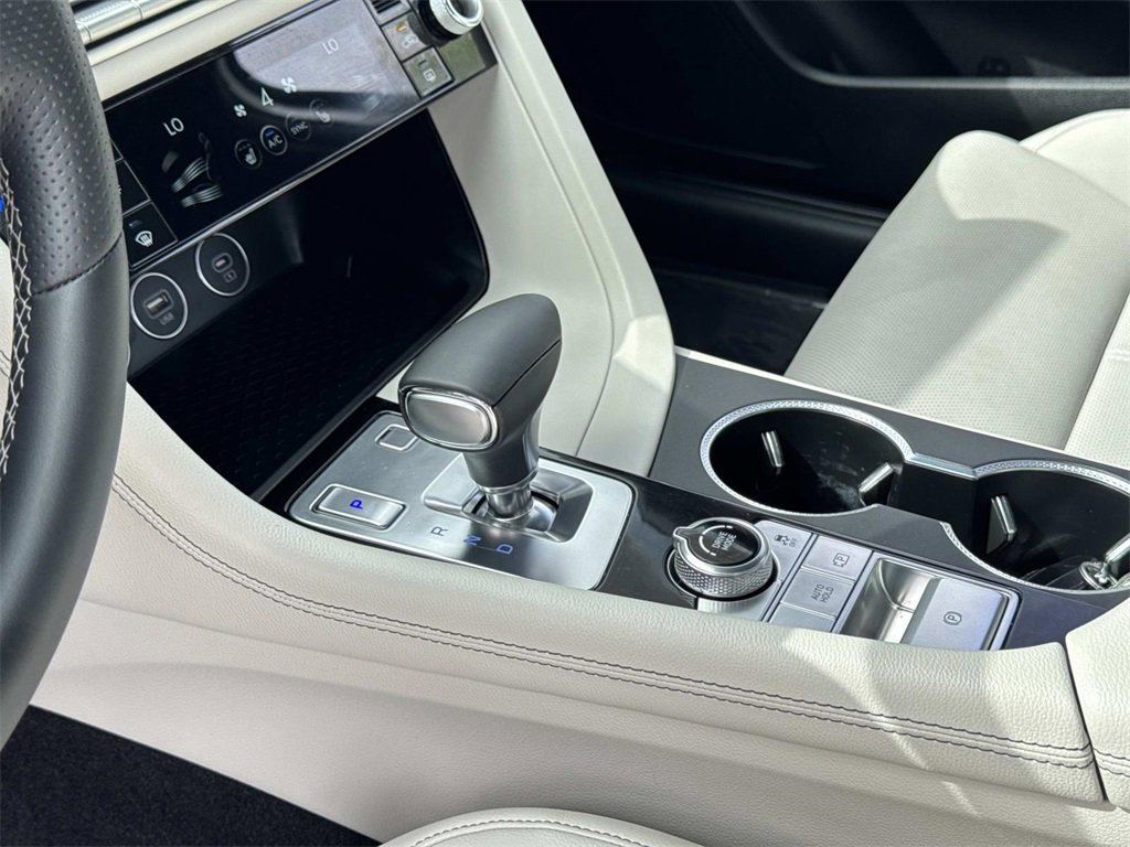 Used 2025 Genesis G70 2.5T image 20