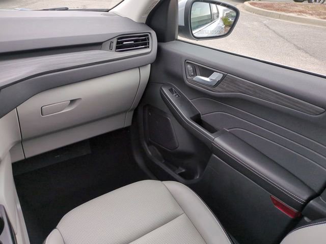 Used 2025 Ford Escape Platinum image 17