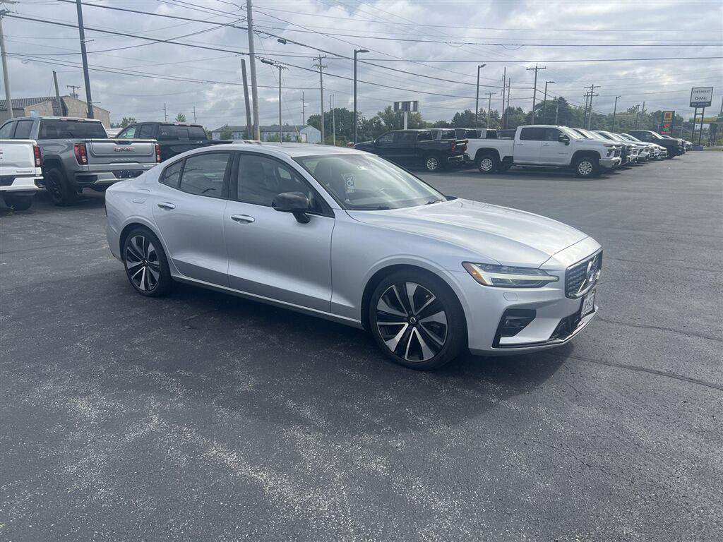 Used 2022 Volvo S60 B5 Momentum w/ Premium Package AWD/4WD image 2
