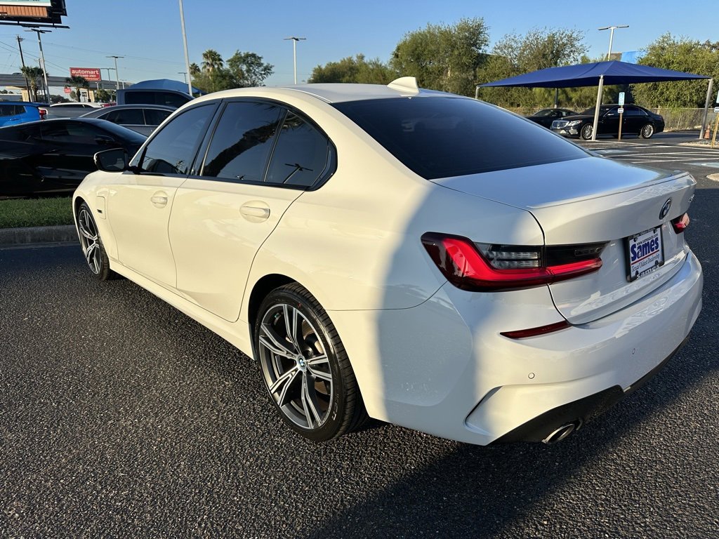 Used 2022 BMW 330e w/ M Sport Package image 4