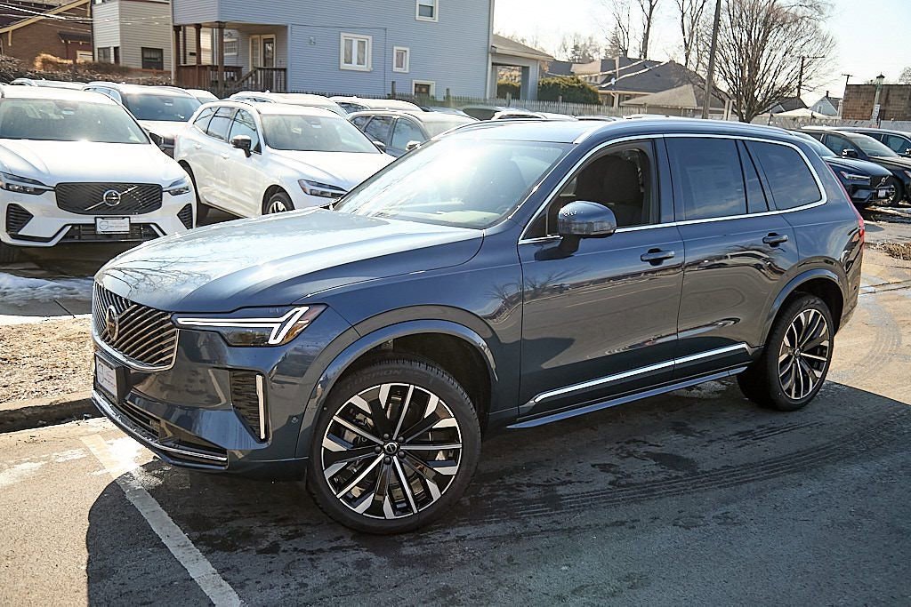New 2026 Volvo XC90 B5 Plus w/ Protection Package image 3
