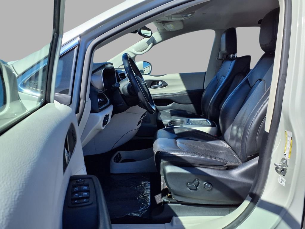 Used 2020 Chrysler Pacifica Touring-L Plus image 22
