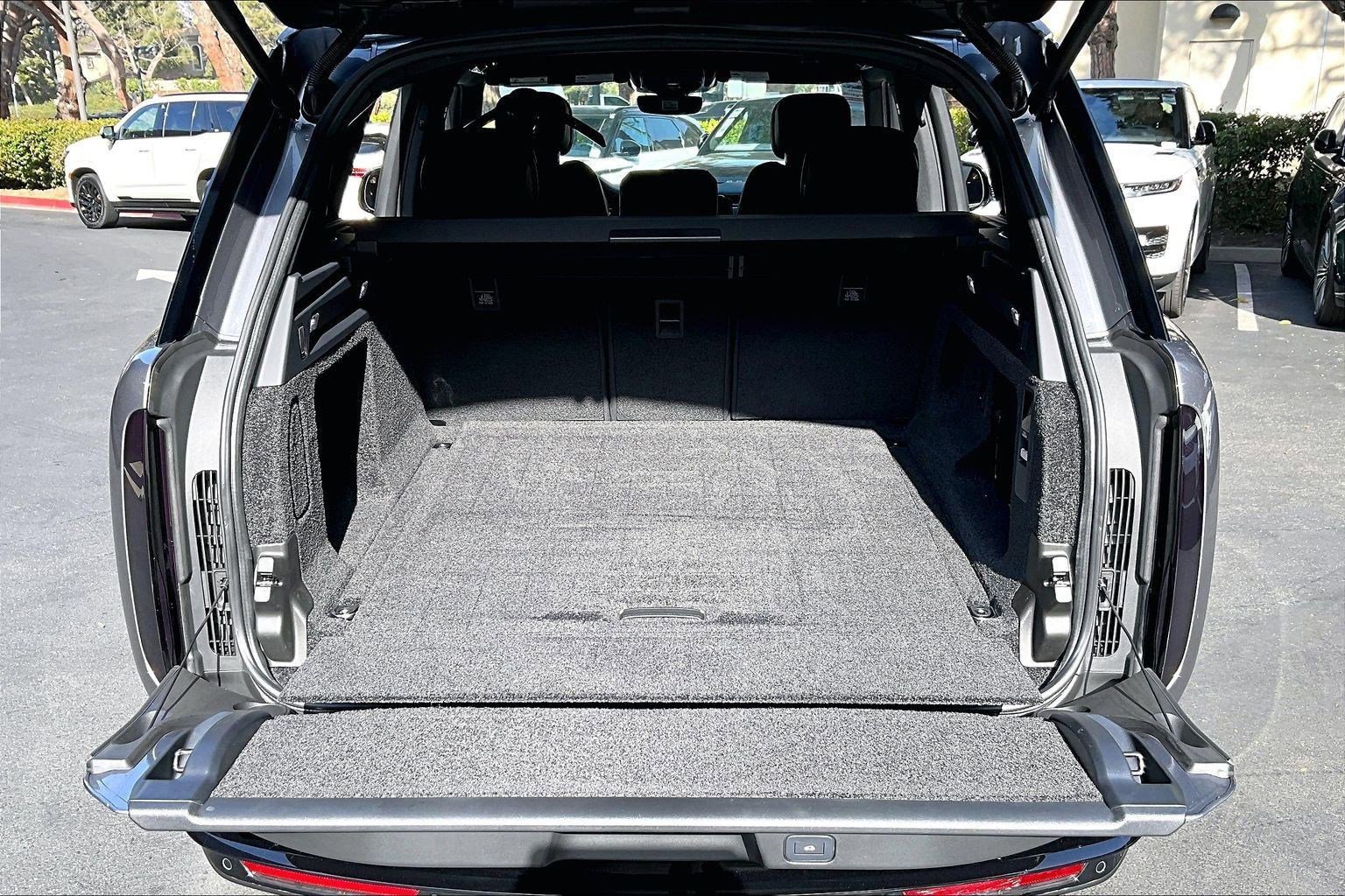 New 2026 Land Rover Range Rover SE image 12