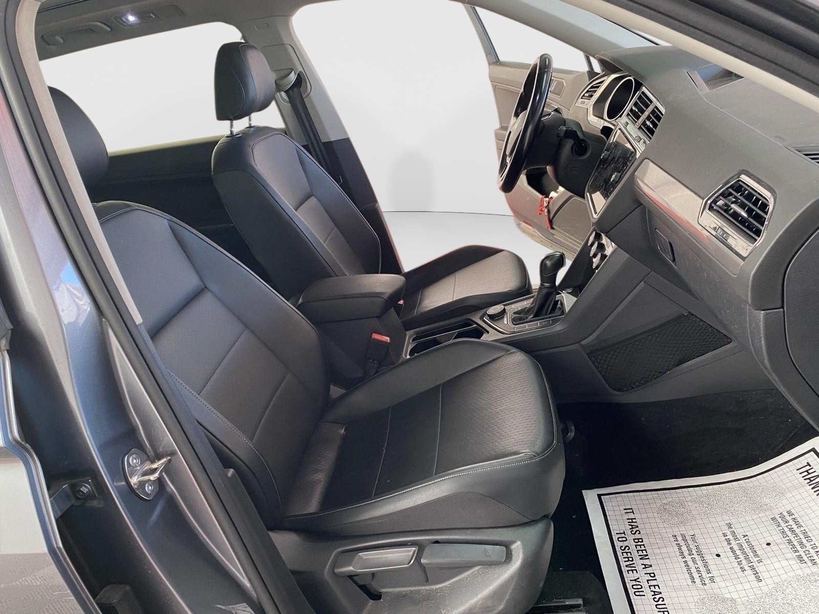 Used 2018 Volkswagen Tiguan SEL AWD/4WD image 8