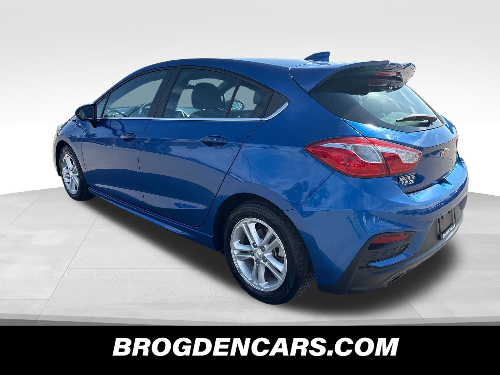 Used 2017 Chevrolet Cruze LT w/ Sun And Sound Package FWD image 10