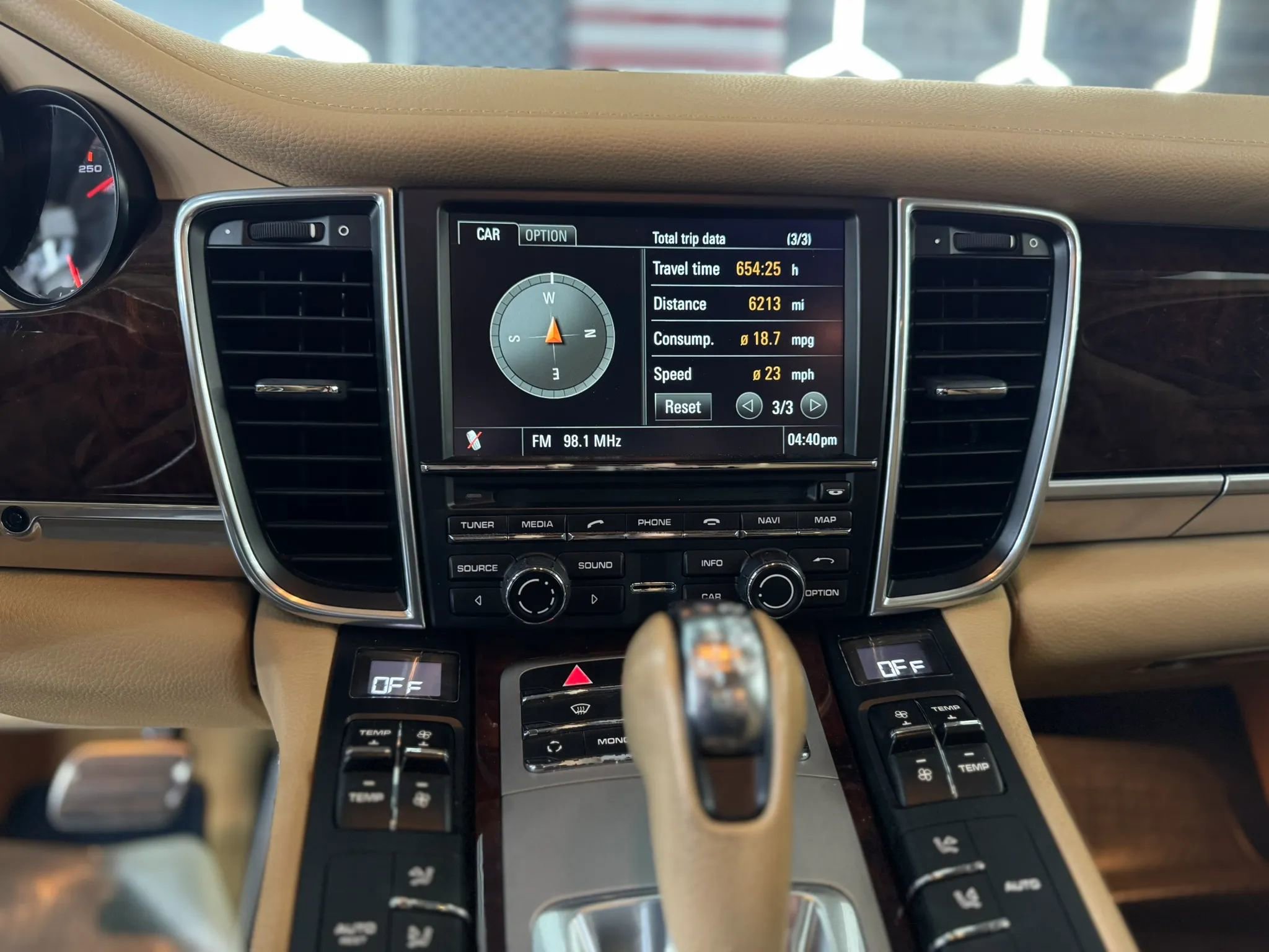 Used 2013 Porsche Panamera 4 Platinum Edition image 19