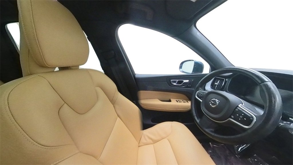 Used 2020 Volvo XC60 T6 Momentum image 33
