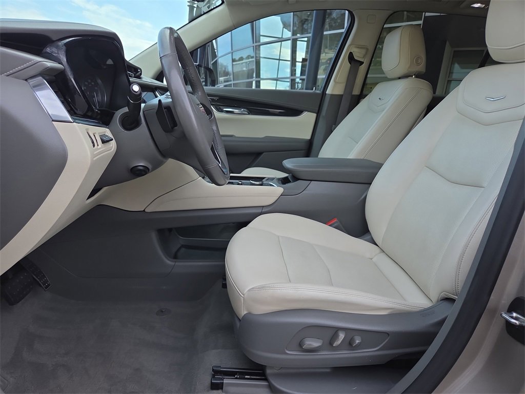 Used 2022 Cadillac XT6 Premium Luxury w/ Technology Package image 12