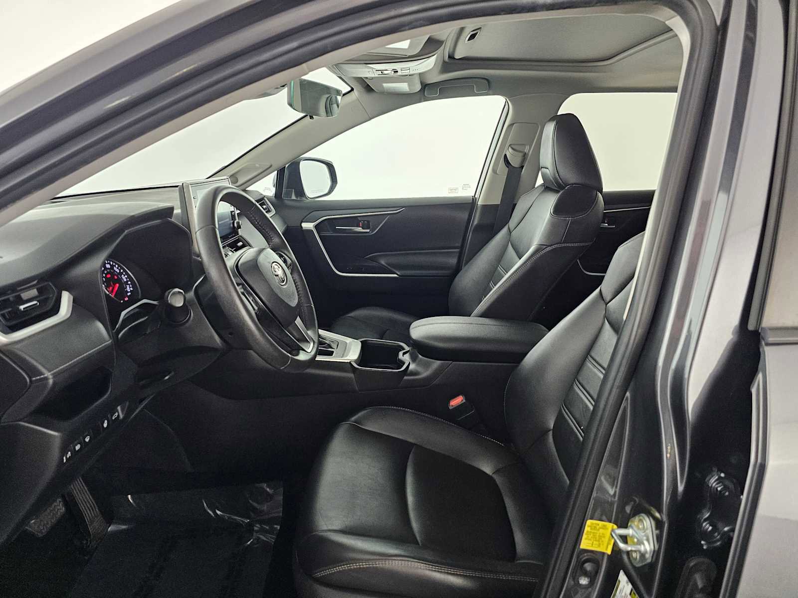 Used 2022 Toyota RAV4 XLE Premium image 20