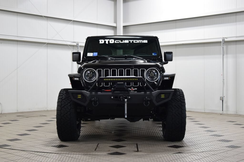 Used 2025 Jeep Wrangler Unlimited Sahara AWD/4WD image 2