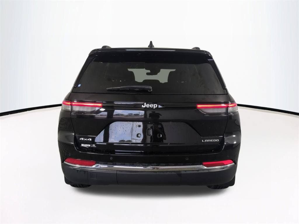 Used 2025 Jeep Grand Cherokee Laredo w/ Luxury Tech Group I AWD/4WD image 6