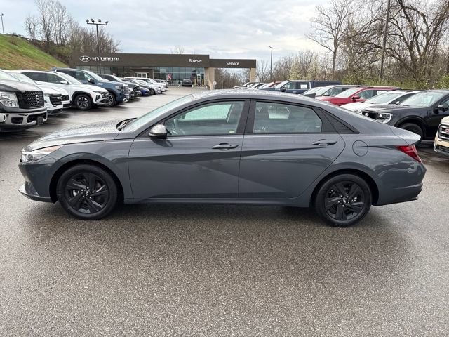 Used 2023 Hyundai Elantra SEL video 2