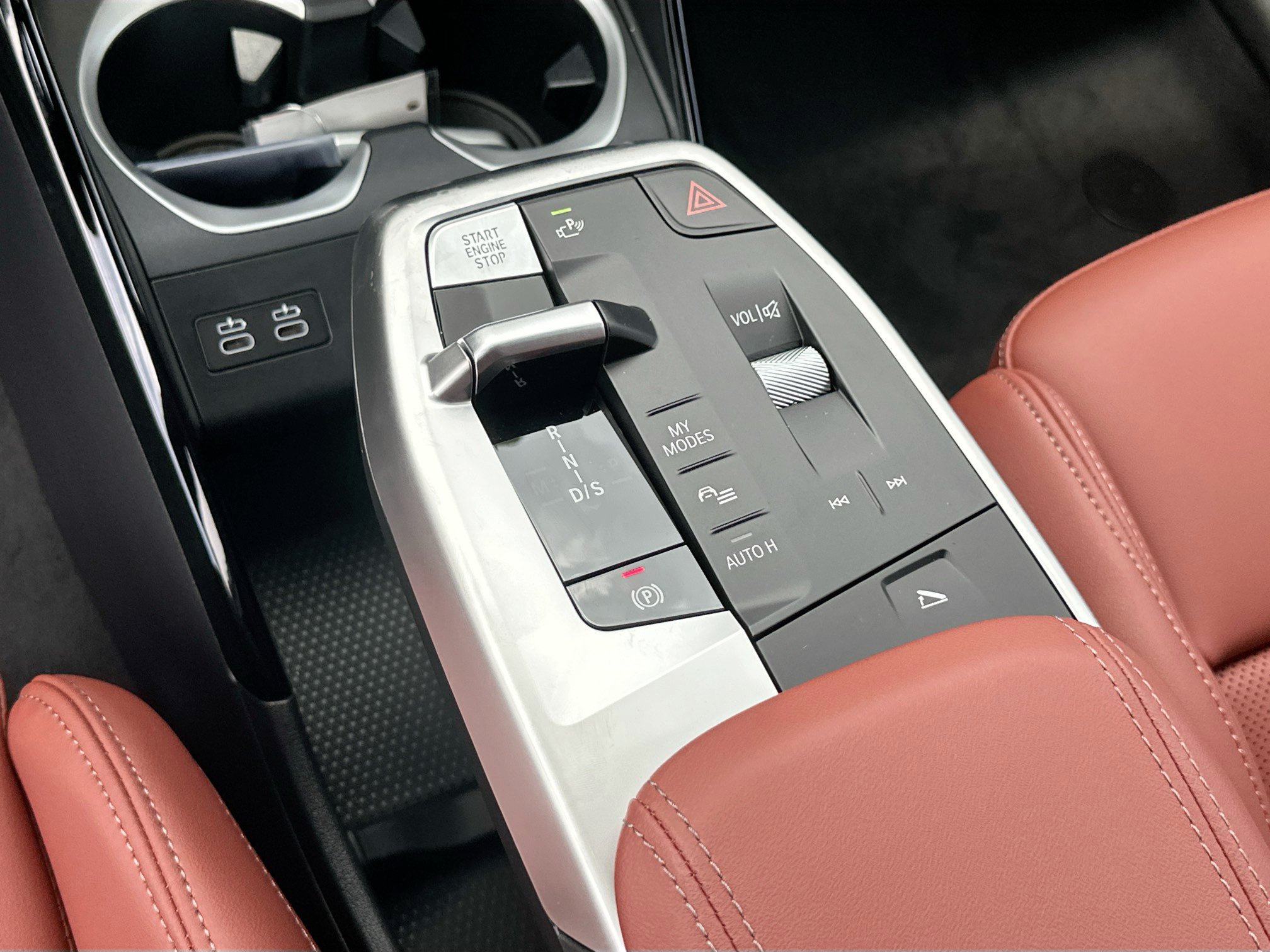 New 2026 BMW X2 xDrive28i AWD/4WD image 13