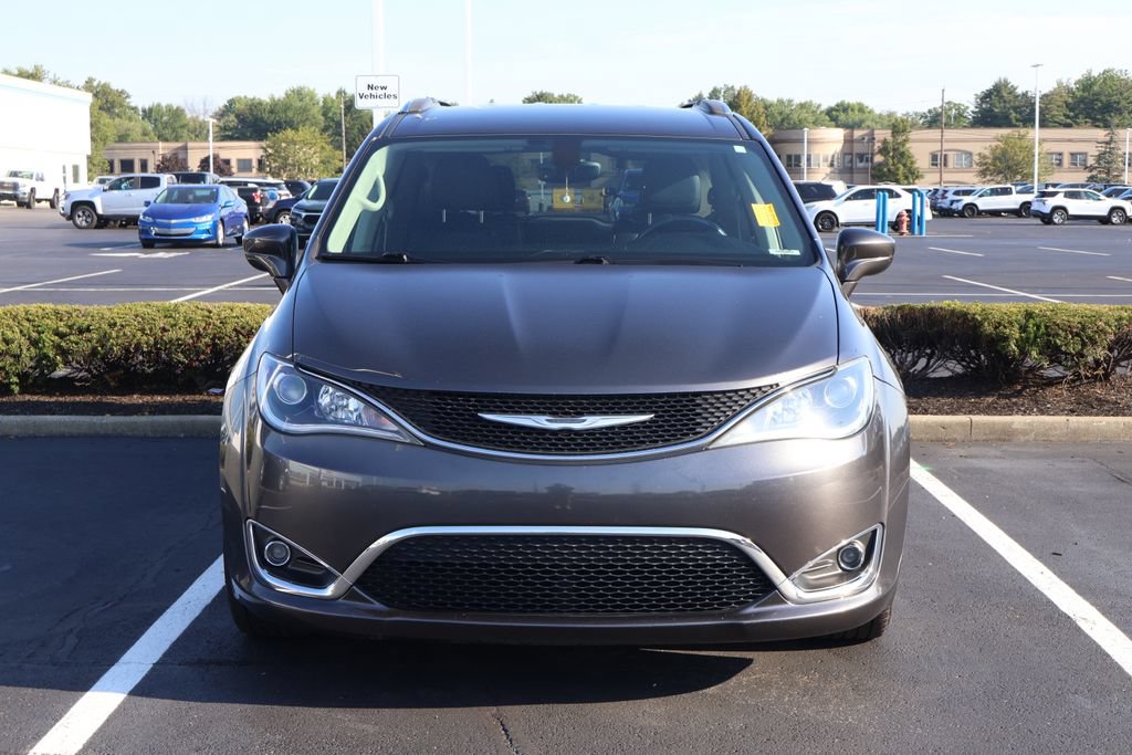 Used 2017 Chrysler Pacifica Touring-L Plus FWD image 2