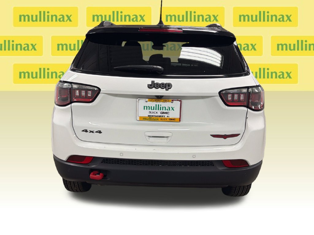 Used 2025 Jeep Compass Trailhawk AWD/4WD image 17
