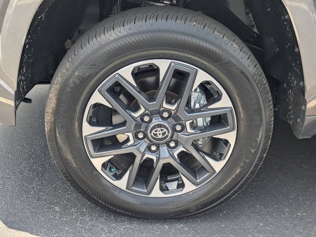 Used 2025 Toyota Tundra Limited AWD/4WD image 11