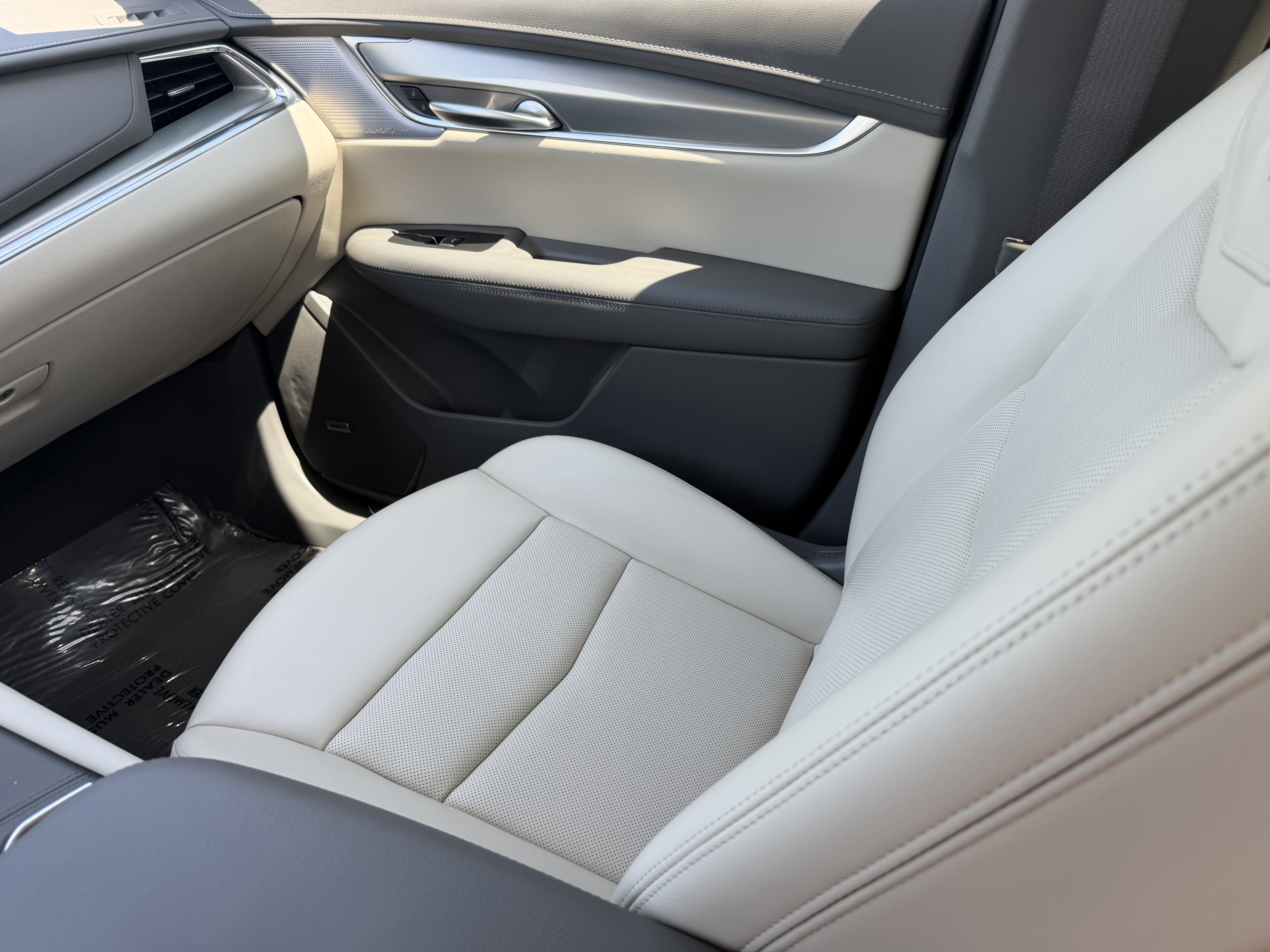 Certified 2023 Cadillac XT5 Premium Luxury FWD image 16