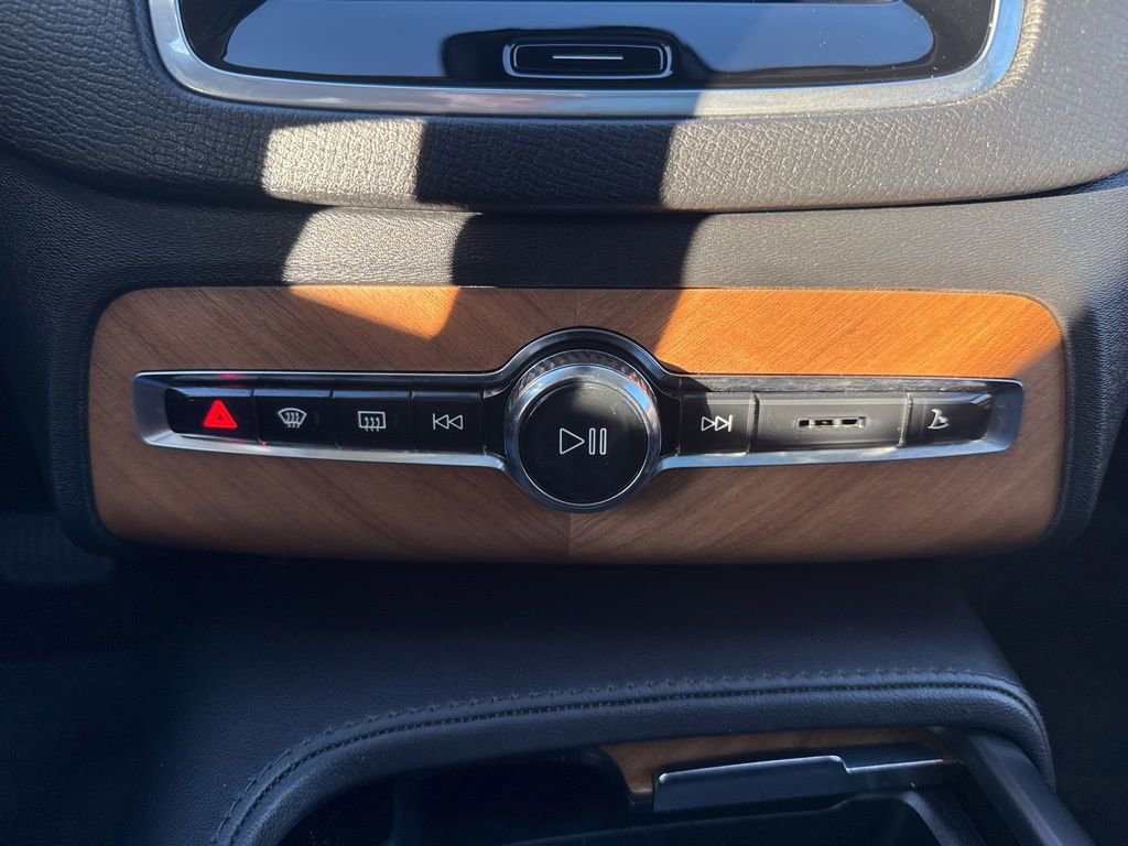 Used 2024 Volvo XC90 B5 Plus image 25