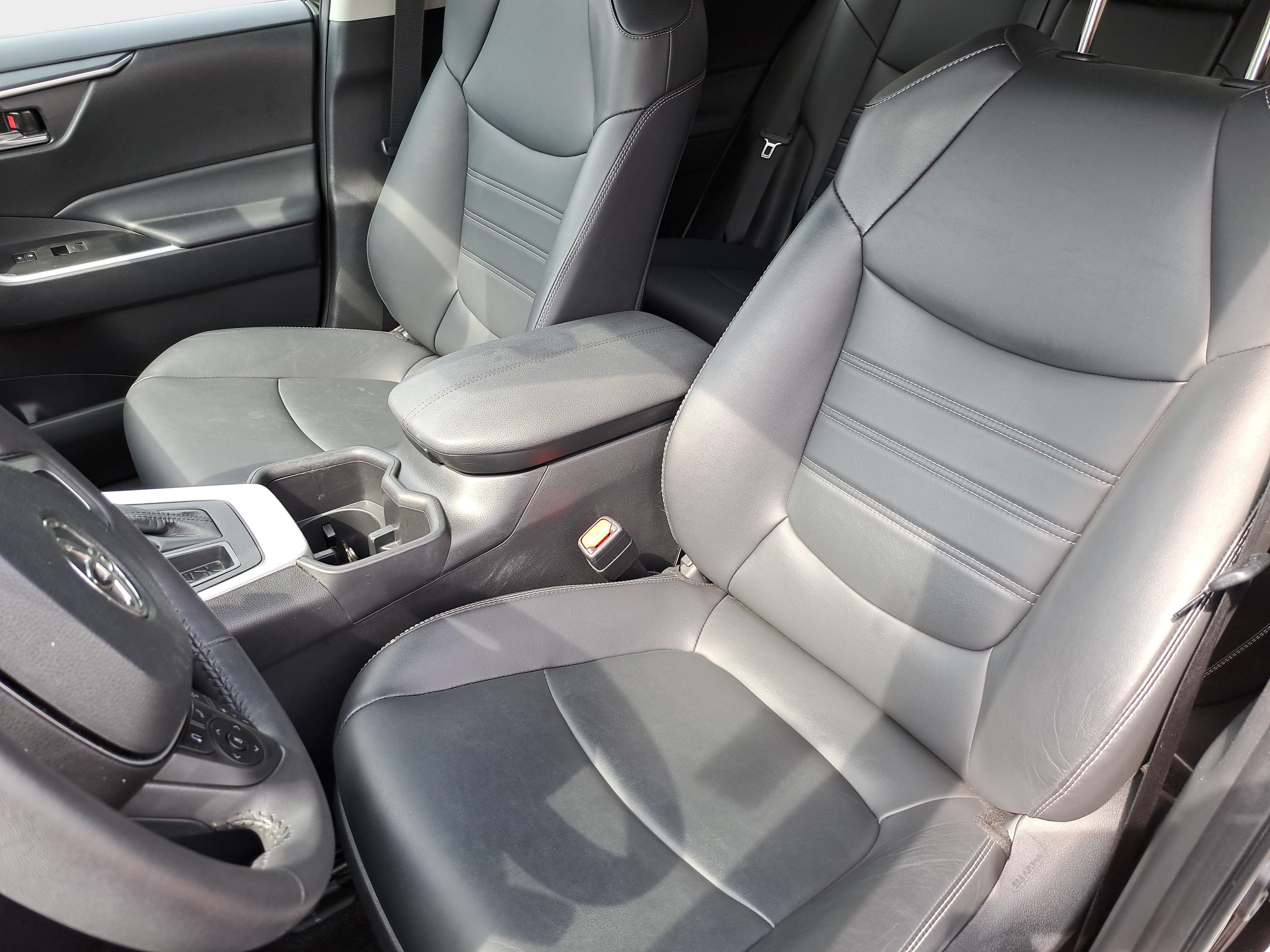 Used 2024 Toyota RAV4 XLE Premium FWD image 15