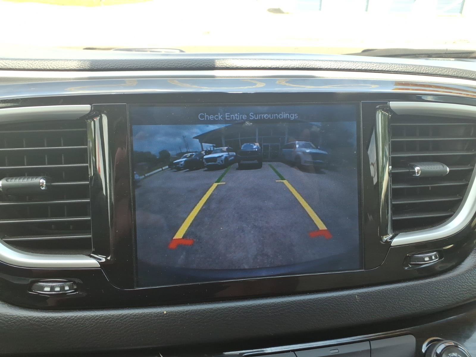 Used 2017 Chrysler Pacifica Touring Plus FWD image 9