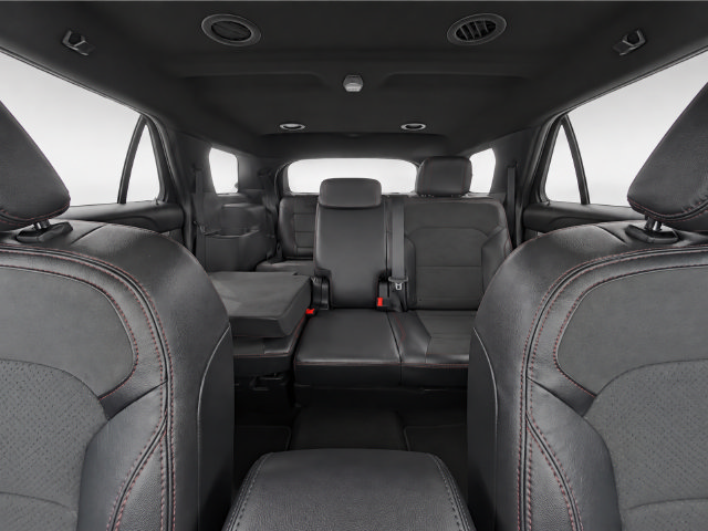 Used 2018 Ford Explorer XLT w/ Equipment Group 202A FWD image 11
