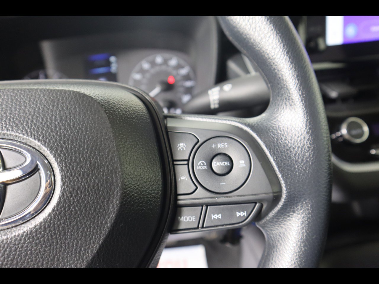 Used 2025 Toyota Corolla LE FWD image 22