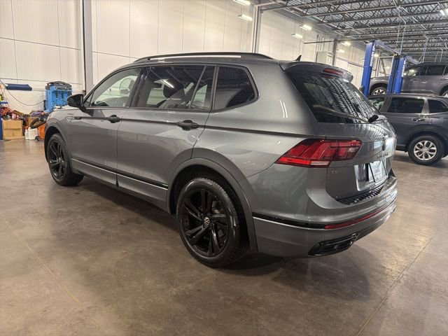 Used 2023 Volkswagen Tiguan SE R-Line AWD/4WD image 3
