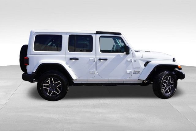 Used 2024 Jeep Wrangler Sahara image 3
