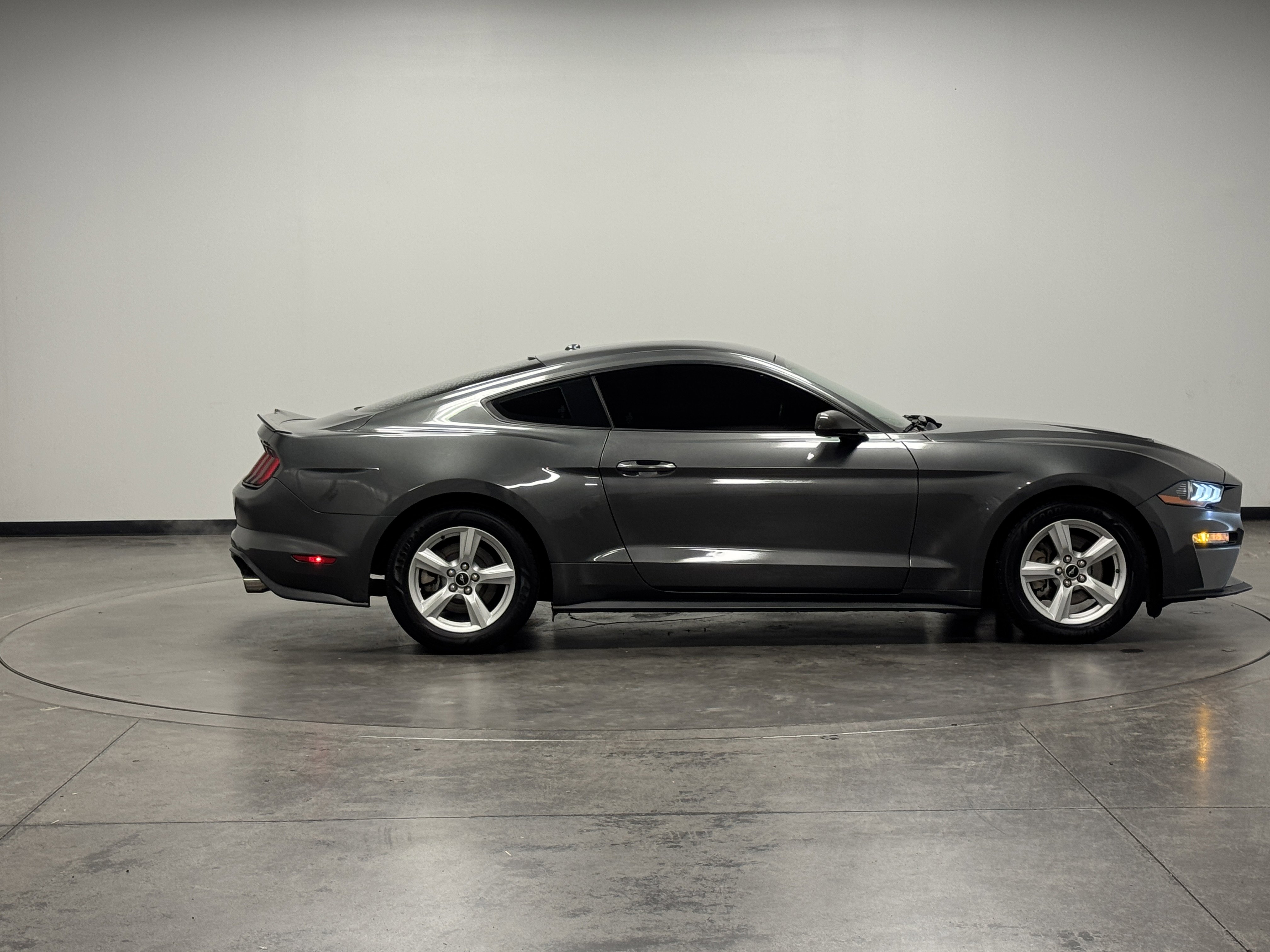 Used 2019 Ford Mustang Coupe image 9