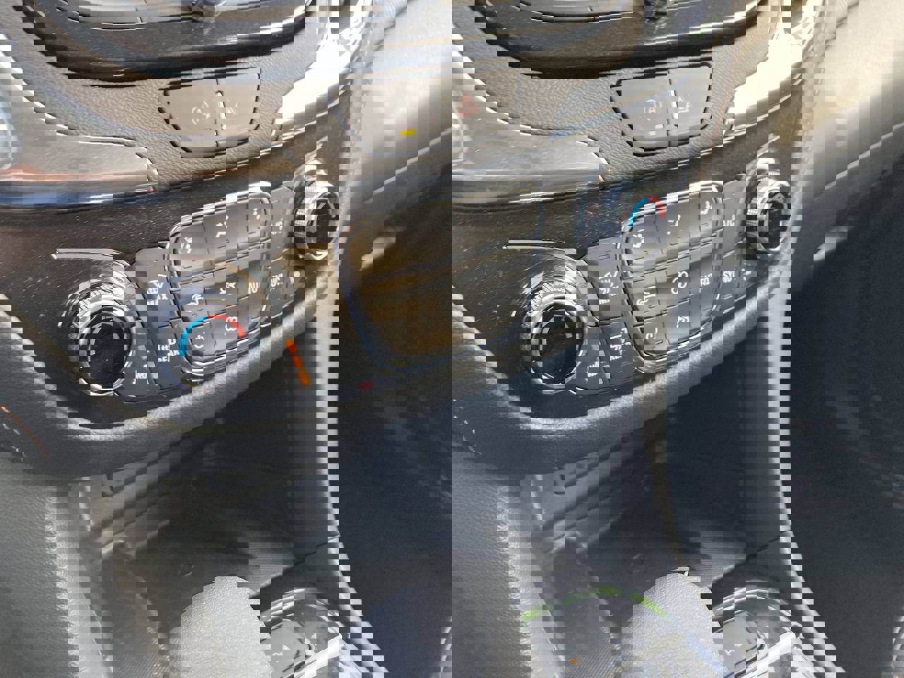 Used 2023 Chevrolet Equinox Premier image 31