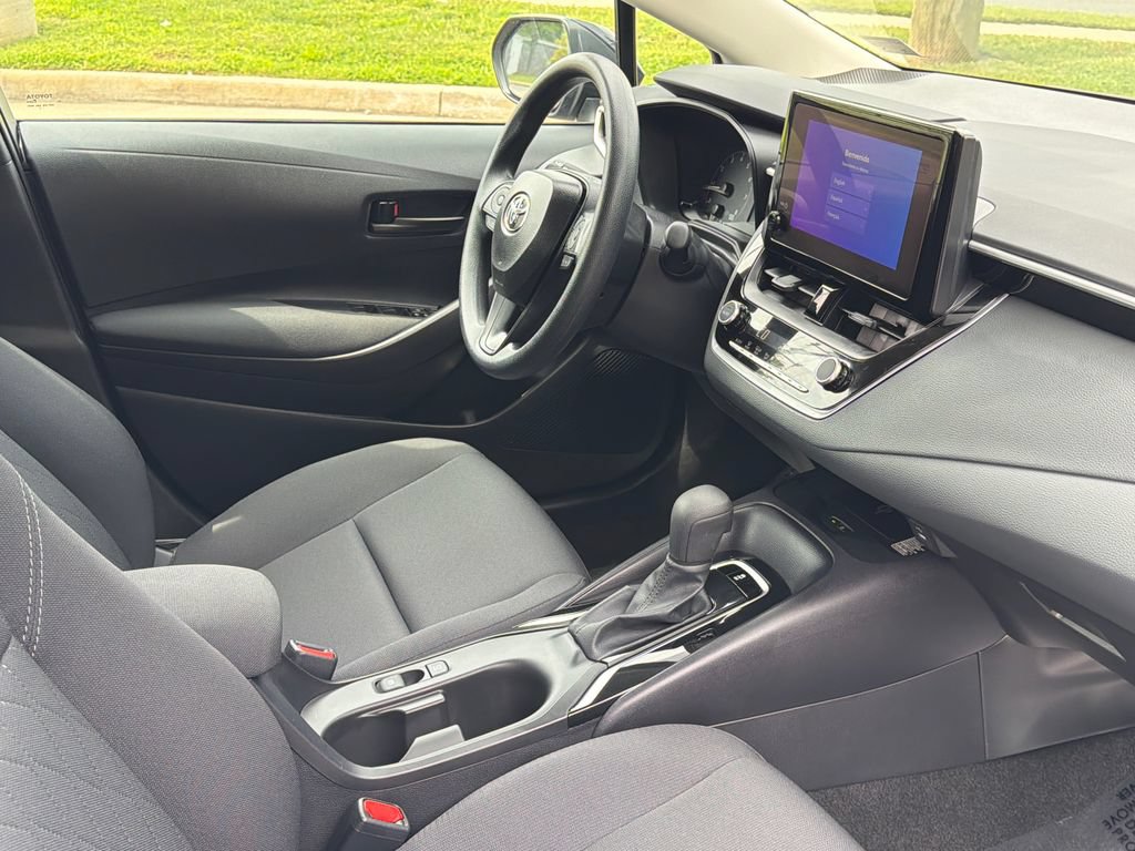 Used 2025 Toyota Corolla LE w/ LE Premium Package FWD image 9