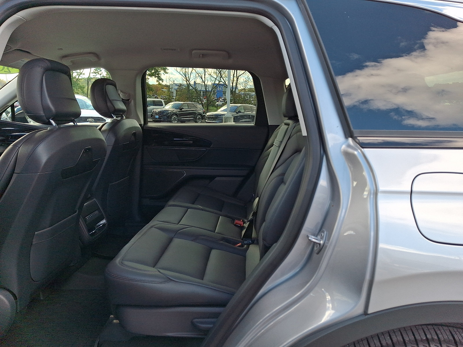 Used 2026 Lincoln Nautilus Premier AWD/4WD image 11