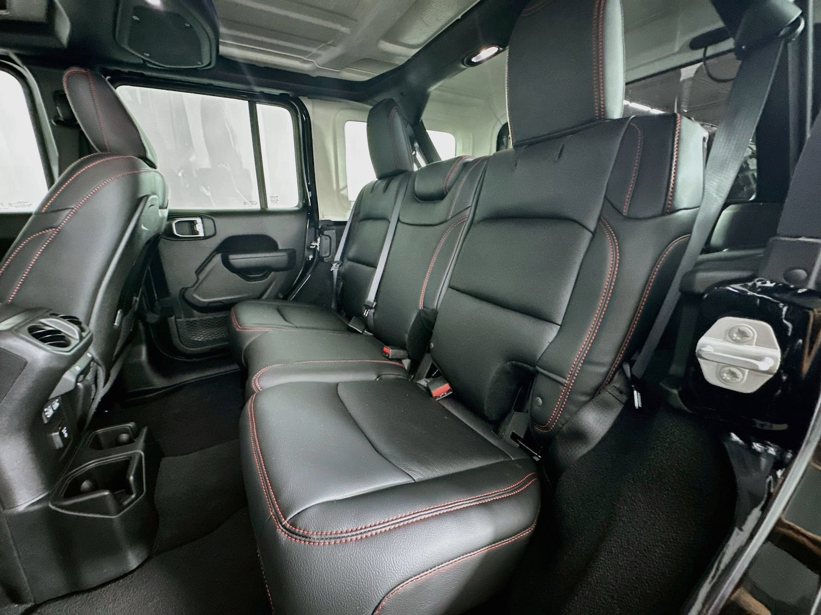Used 2025 Jeep Wrangler Unlimited Rubicon AWD/4WD image 22