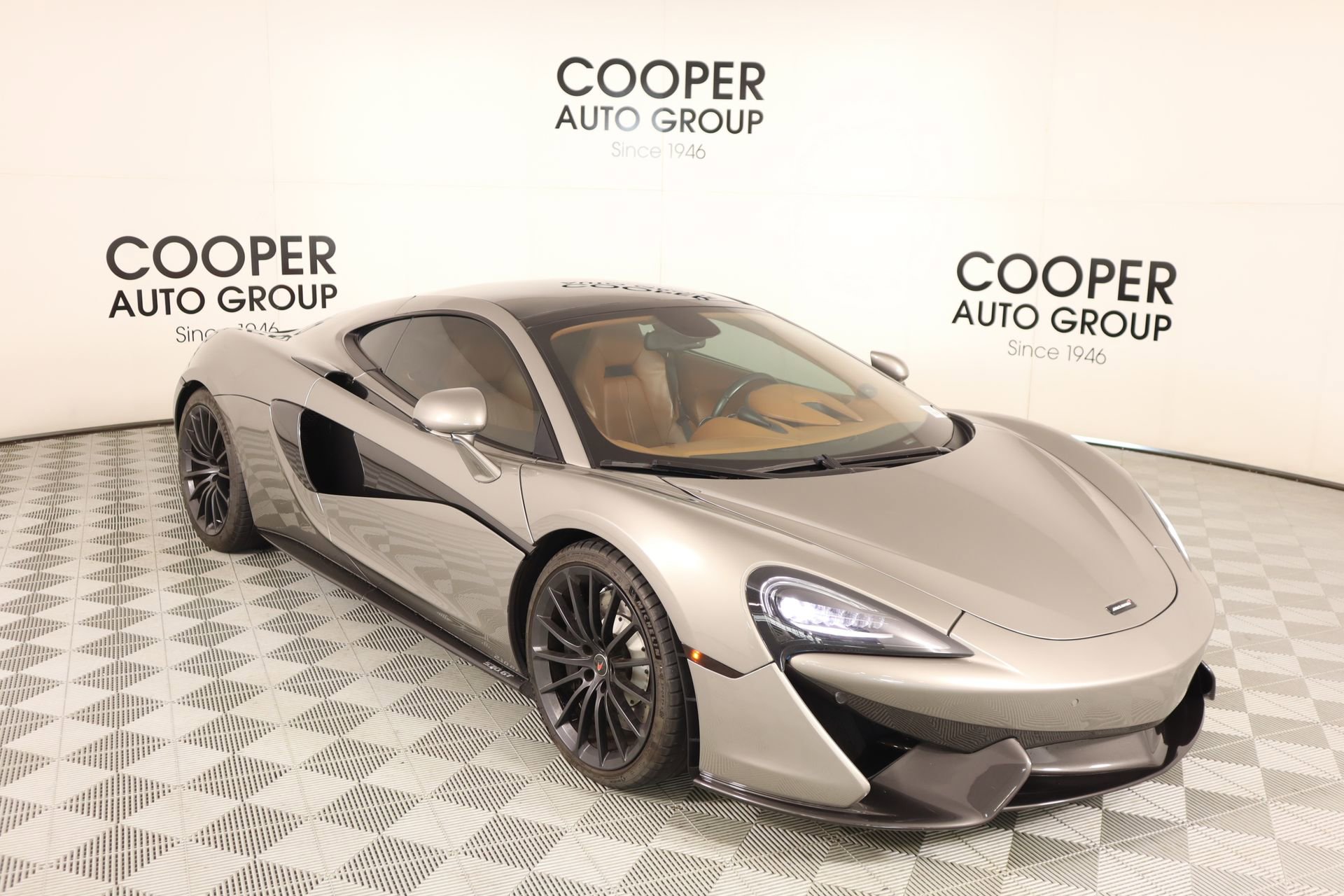 Used 2017 McLaren 570S image 1