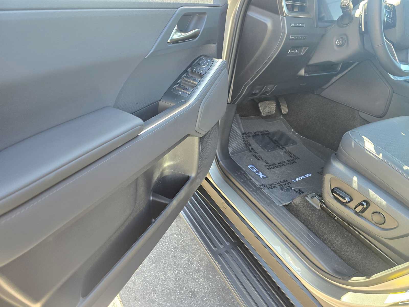 Used 2025 Lexus GX 550 w/ Cold Area Package AWD/4WD image 21