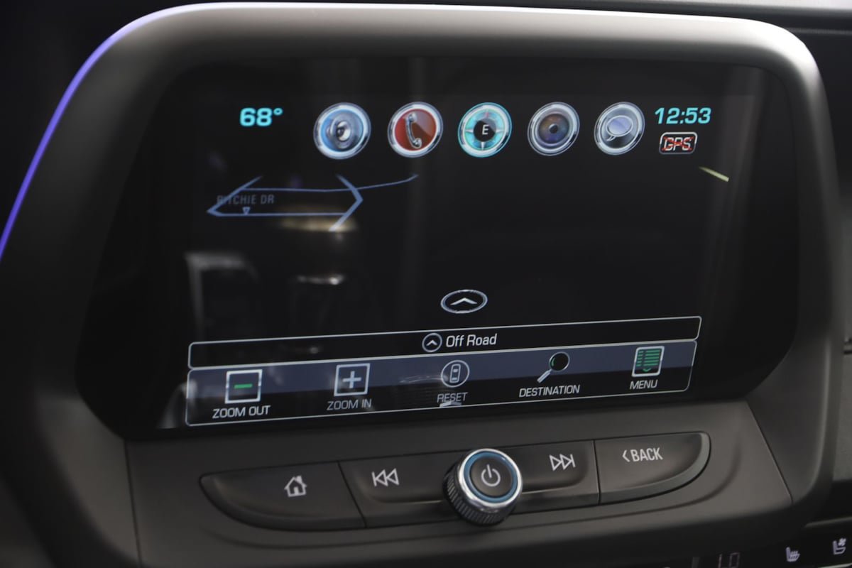 Used 2018 Chevrolet Camaro SS RWD image 9