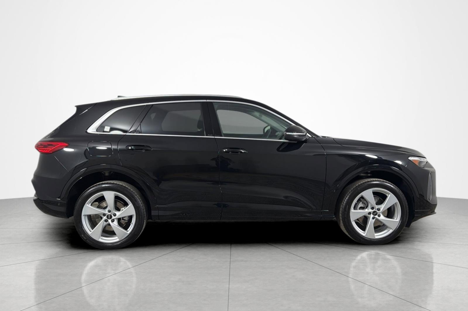 Used 2025 Audi Q5 Premium Plus w/ Premium Plus AWD/4WD image 6
