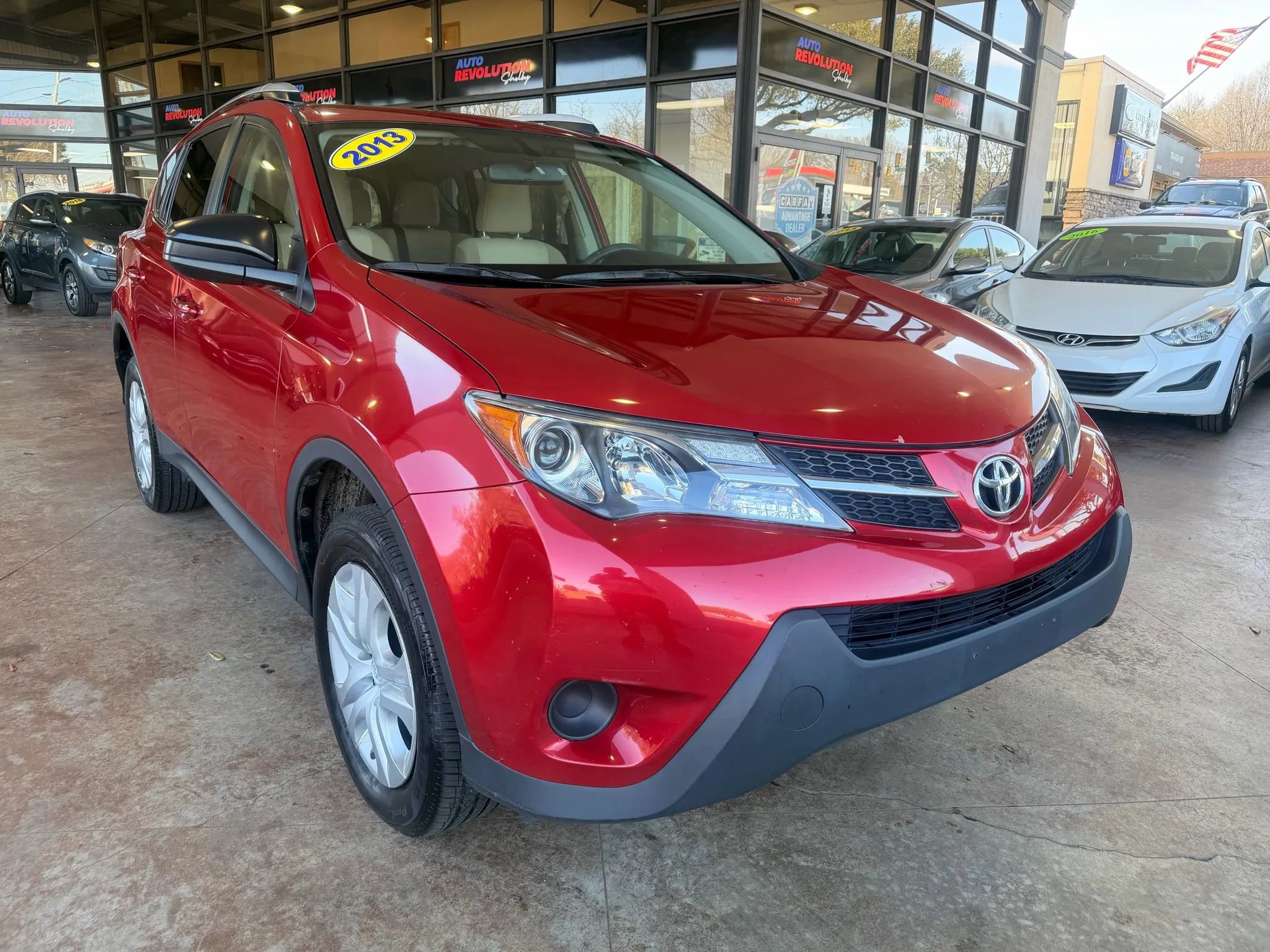 Used 2013 Toyota RAV4 LE video 1