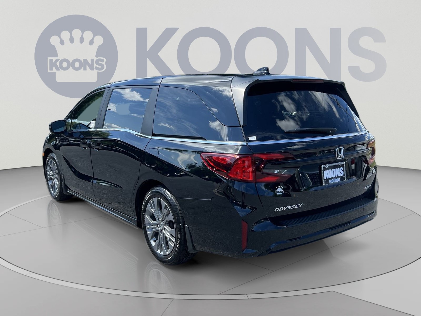 Used 2025 Honda Odyssey Touring image 4