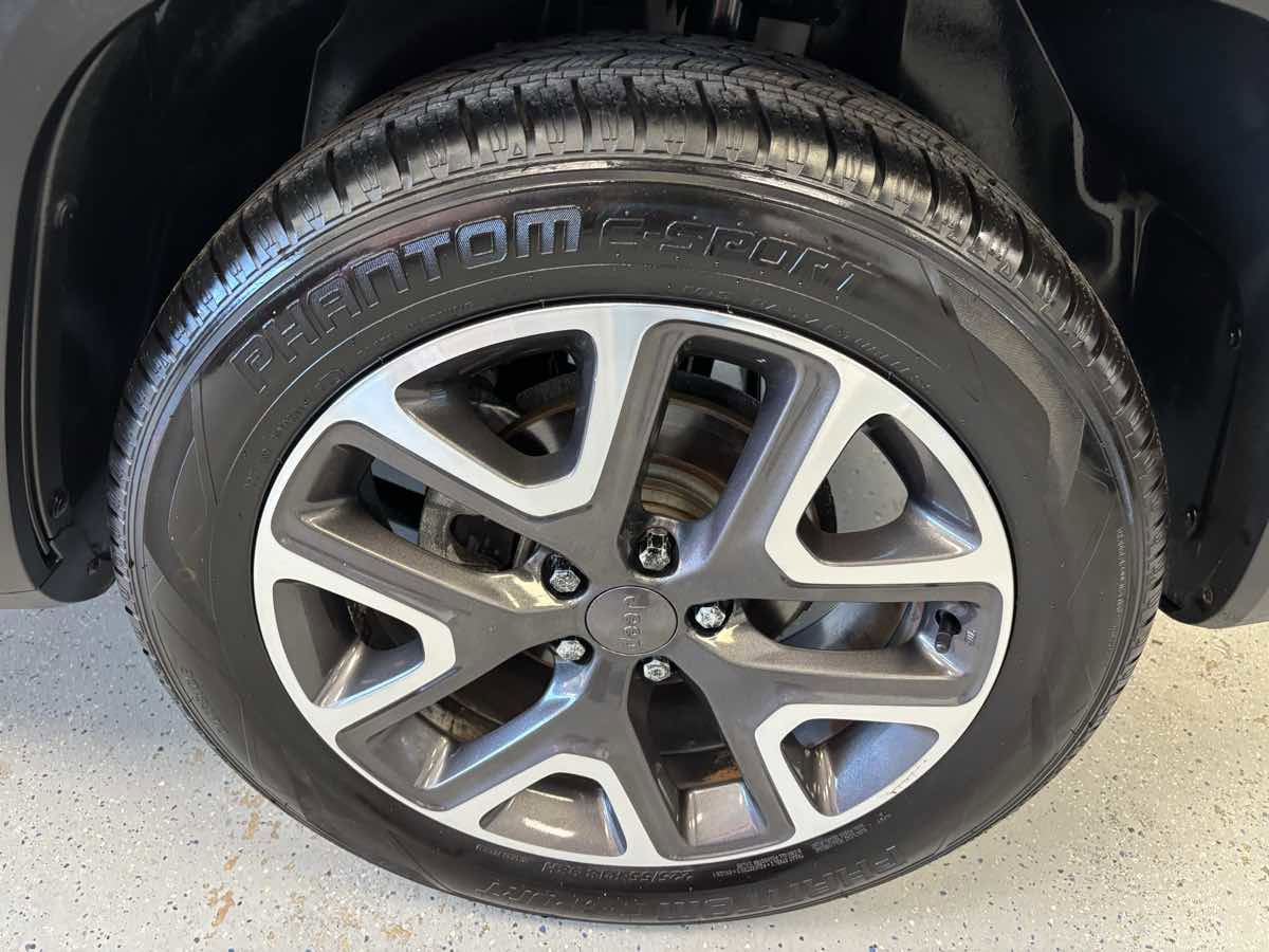 Used 2018 Jeep Renegade Latitude FWD image 21